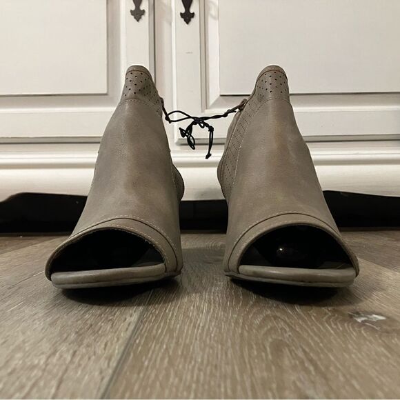 A.N.A. Tasha Zip Peep Toe Heeled Ankle Boots Size 11 - Picture 4 of 9